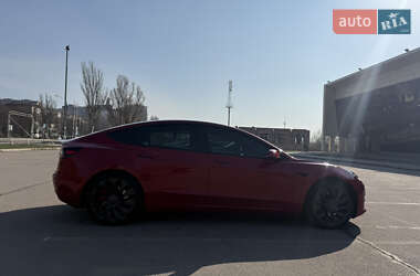 Седан Tesla Model 3 2022 в 