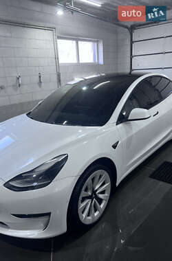 Седан Tesla Model 3 2021 в Киеве