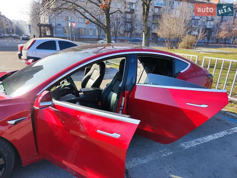 Седан Tesla Model 3 2018 в Дніпрі