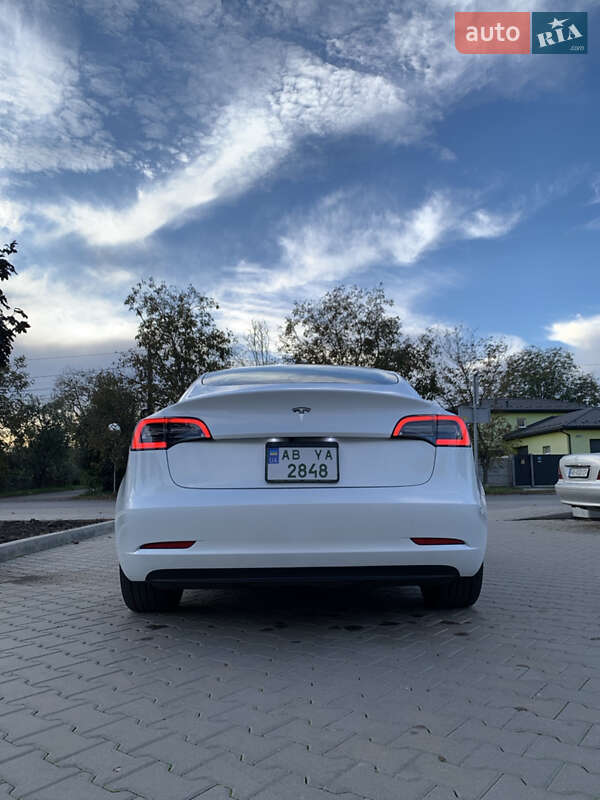 Седан Tesla Model 3 2023 в Вінниці