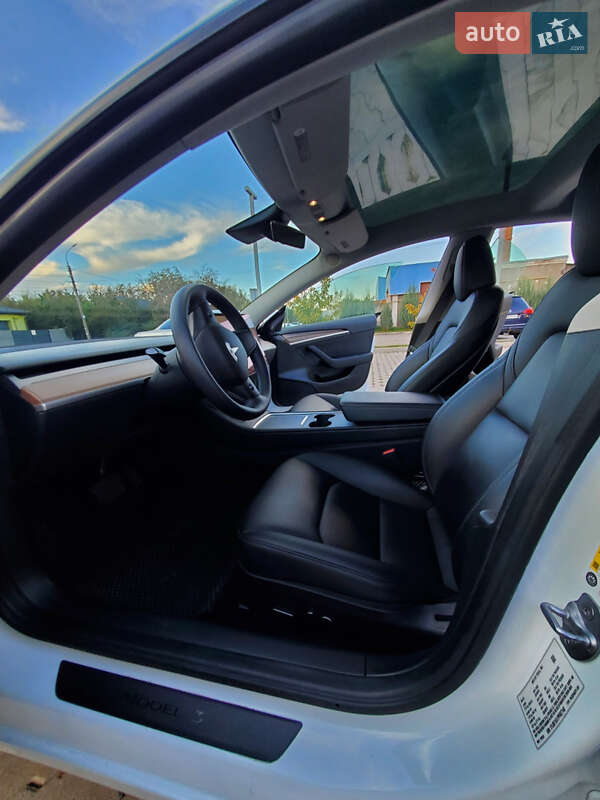 Седан Tesla Model 3 2023 в Вінниці