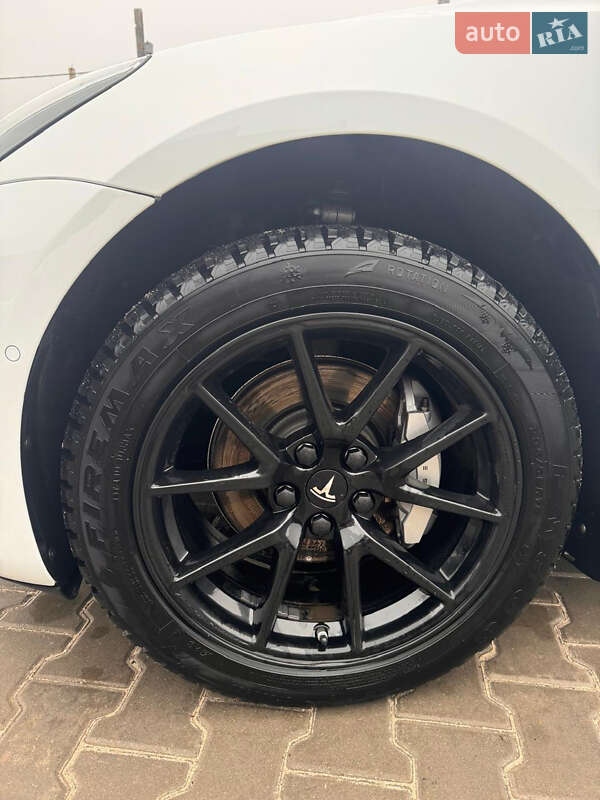 Седан Tesla Model 3 2018 в Белой Церкви