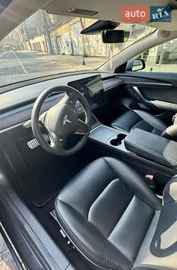 Седан Tesla Model 3 2022 в 