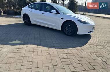 Седан Tesla Model 3 2023 в 