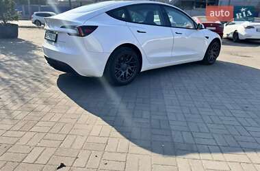 Седан Tesla Model 3 2023 в 