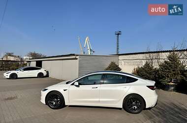 Седан Tesla Model 3 2023 в 