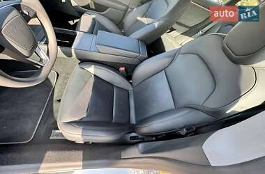 Седан Tesla Model 3 2023 в 