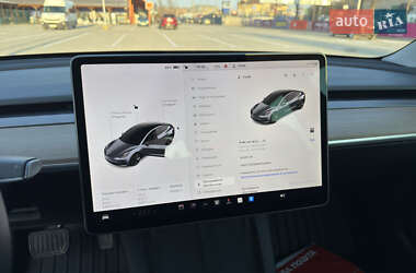 Седан Tesla Model 3 2022 в 
