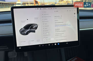 Седан Tesla Model 3 2022 в 