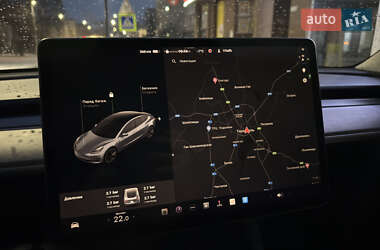 Седан Tesla Model 3 2022 в 
