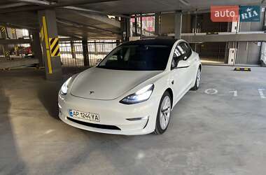 Седан Tesla Model 3 2021 в Киеве