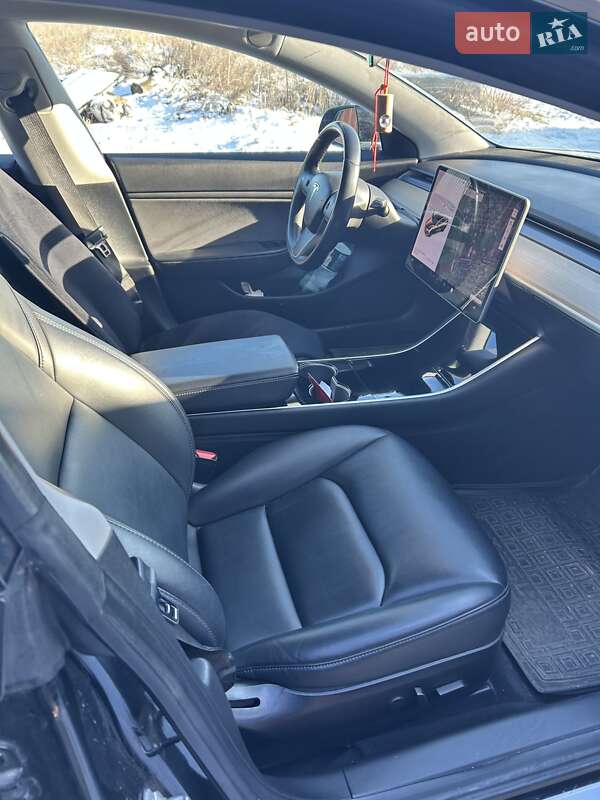 Седан Tesla Model 3 2018 в Киеве