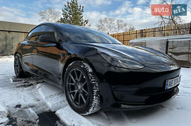 Седан Tesla Model 3 2022 в 