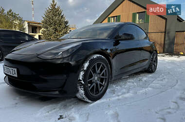Седан Tesla Model 3 2022 в 