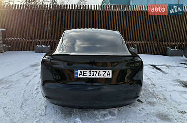 Седан Tesla Model 3 2022 в 
