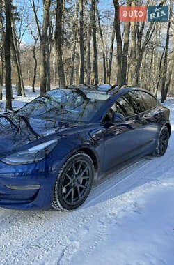 Седан Tesla Model 3 2021 в 