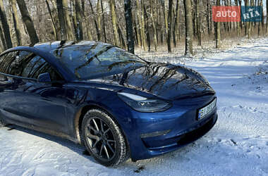 Седан Tesla Model 3 2021 в 