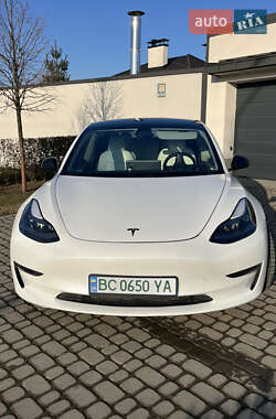 Седан Tesla Model 3 2021 в 