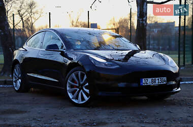 Седан Tesla Model 3 2020 в Дрогобичі