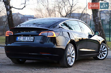 Седан Tesla Model 3 2020 в Дрогобичі