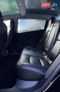 Седан Tesla Model 3 2019 в Львове