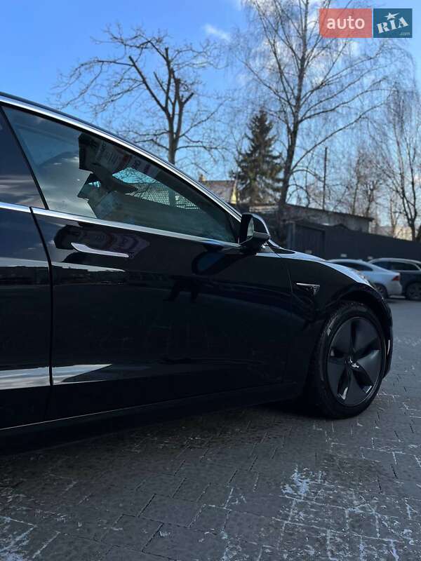 Седан Tesla Model 3 2019 в Львові