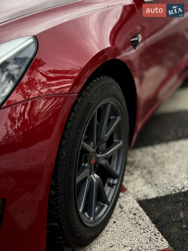 Седан Tesla Model 3 2018 в Житомирі