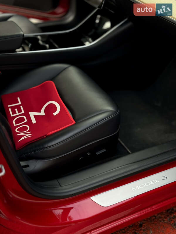 Седан Tesla Model 3 2018 в Житомире