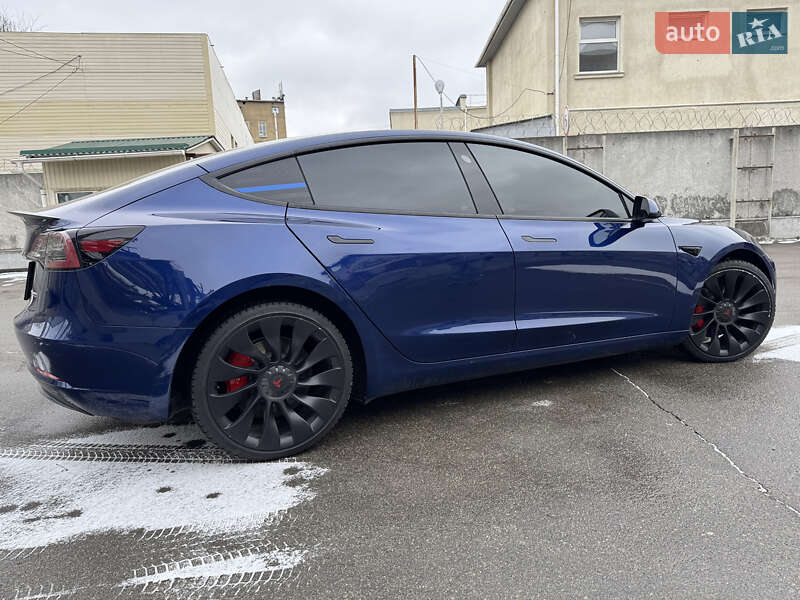 Седан Tesla Model 3 2022 в Киеве