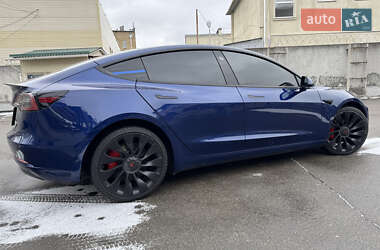 Седан Tesla Model 3 2022 в 