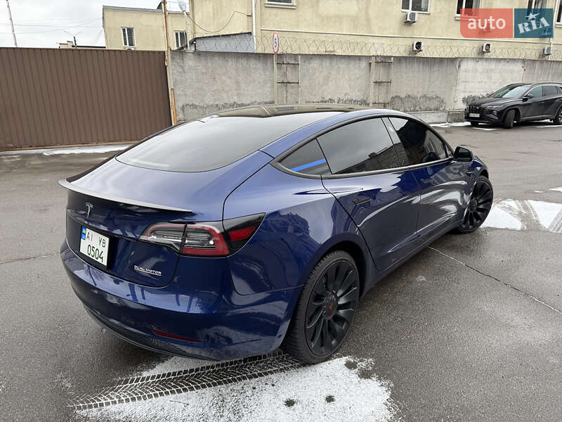 Седан Tesla Model 3 2022 в Киеве