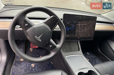 Седан Tesla Model 3 2022 в 
