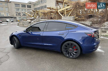 Седан Tesla Model 3 2022 в 
