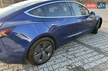 Седан Tesla Model 3 2020 в Львове