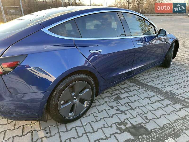 Седан Tesla Model 3 2020 в Львові