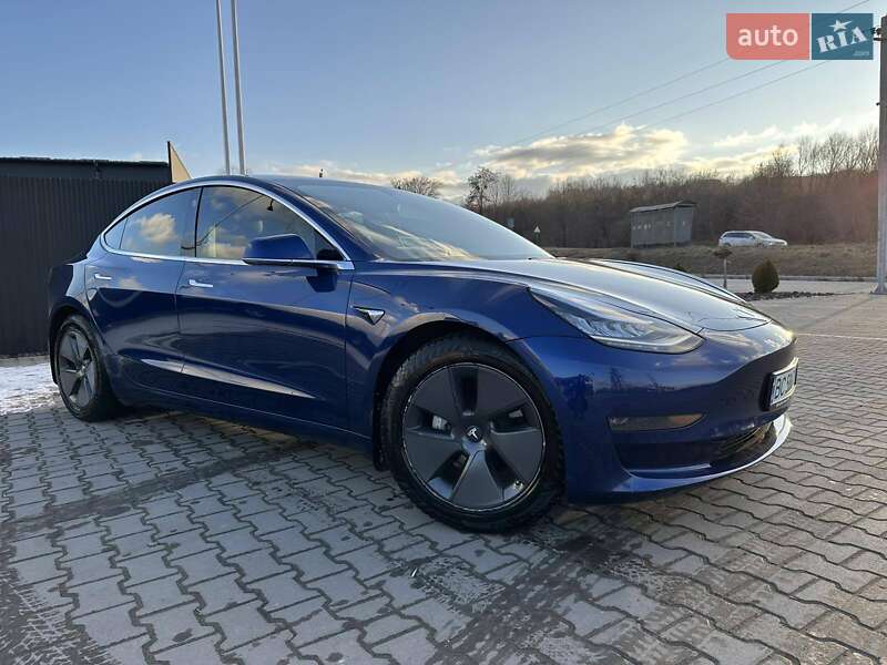 Седан Tesla Model 3 2020 в Львові