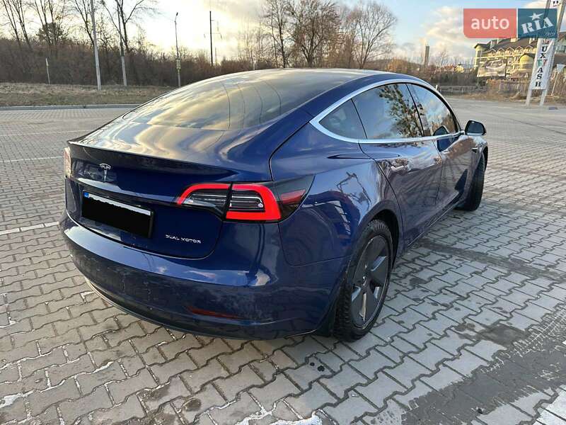 Седан Tesla Model 3 2020 в Львові