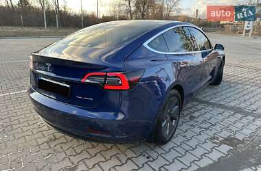 Седан Tesla Model 3 2020 в 