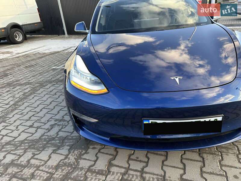Седан Tesla Model 3 2020 в Львові