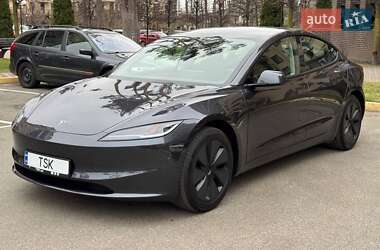 Седан Tesla Model 3 2024 в 