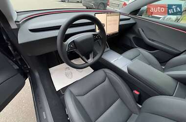 Седан Tesla Model 3 2024 в 