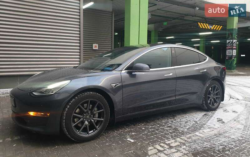 Седан Tesla Model 3 2019 в Києві