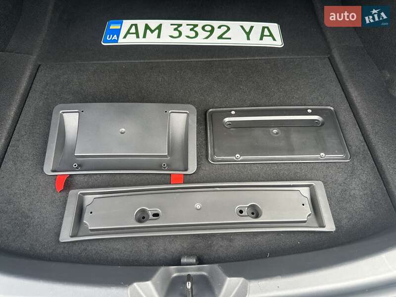Седан Tesla Model 3 2023 в Житомирі