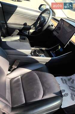 Седан Tesla Model 3 2017 в Каменке