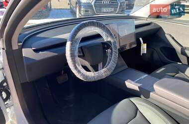 Седан Tesla Model 3 2024 в 