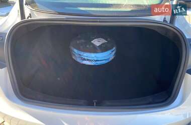 Седан Tesla Model 3 2024 в 
