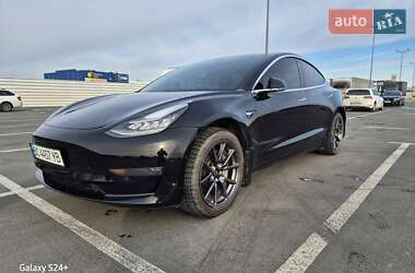 Седан Tesla Model 3 2019 в Львове