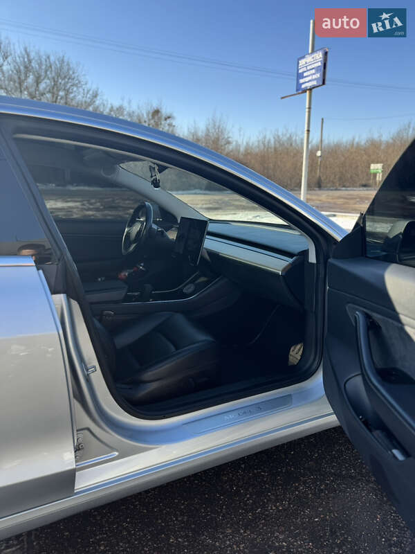 Седан Tesla Model 3 2018 в Киеве