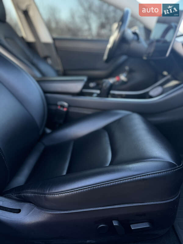 Седан Tesla Model 3 2018 в Киеве