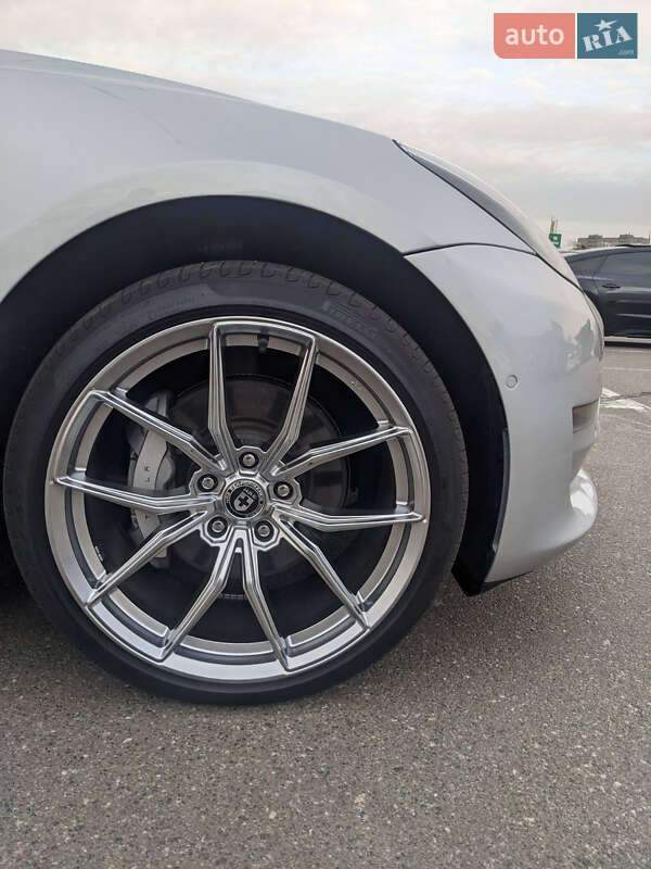 Седан Tesla Model 3 2018 в Киеве